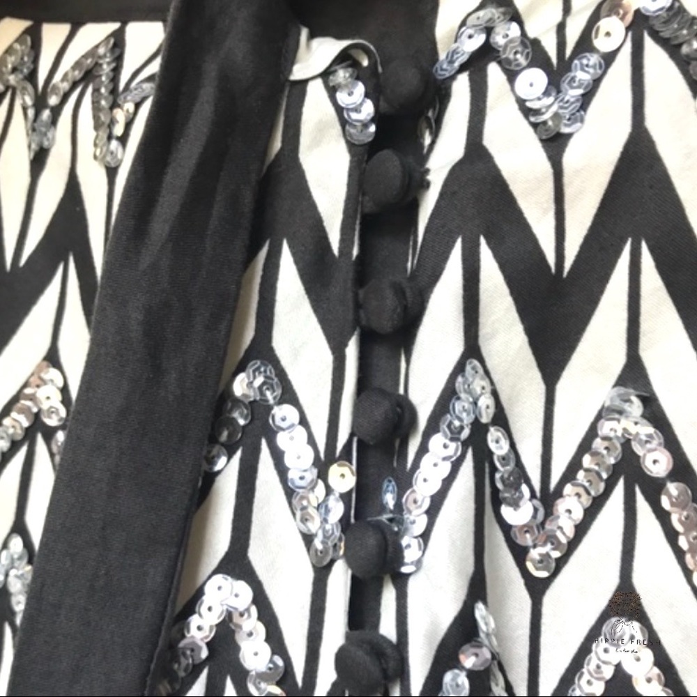 BCBGMAXAZRIA Black, White Chevron Sequin Skirt Size L - Picture 6 of 9
